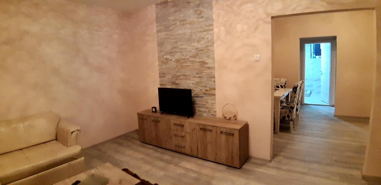 Lux Apartman Čačak Екстериор снимка